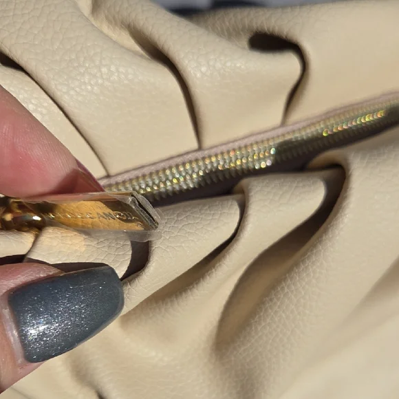 Moroccanoil Soft Cream Cosmetic Pouch - Picture 7 of 10